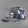 Gorras de empresa personalizadas con logotipo: gorra de camionero de malla con bandera estadounidense, diseño de acero inoxidable en relieve